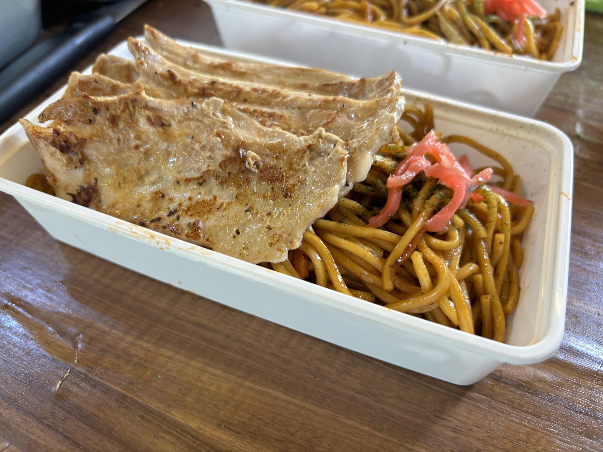 日式炒麵餐盒近照